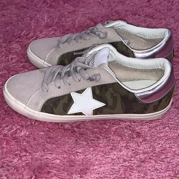 Steve Madden Star Army Fatigue Camo Sneakers - Picture 4 of 8